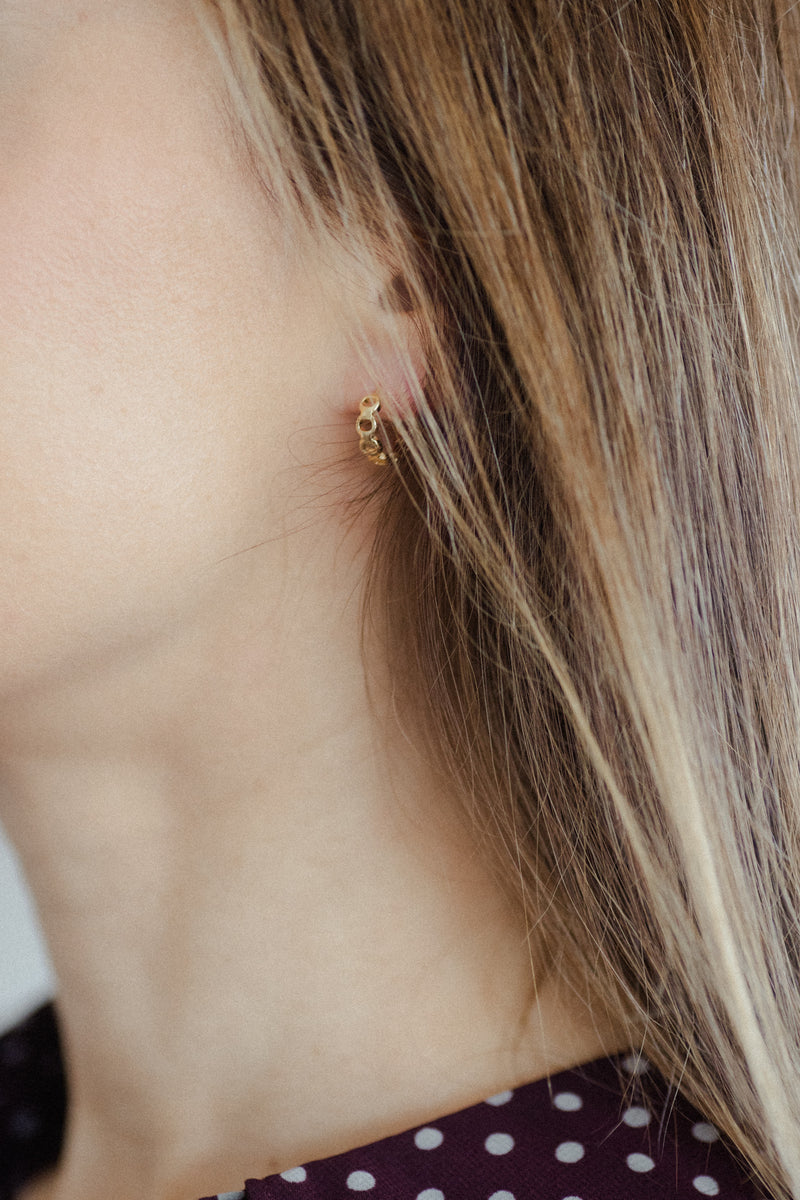 Pair of 14k gold plated sterling silver hoop earrings with chain-link design on a white background – Amélie hoop earrings

