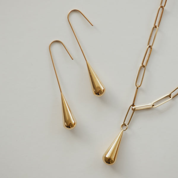 La Goutte Bundle featuring 18k gold plated stainless steel earrings and necklace set on a clean background