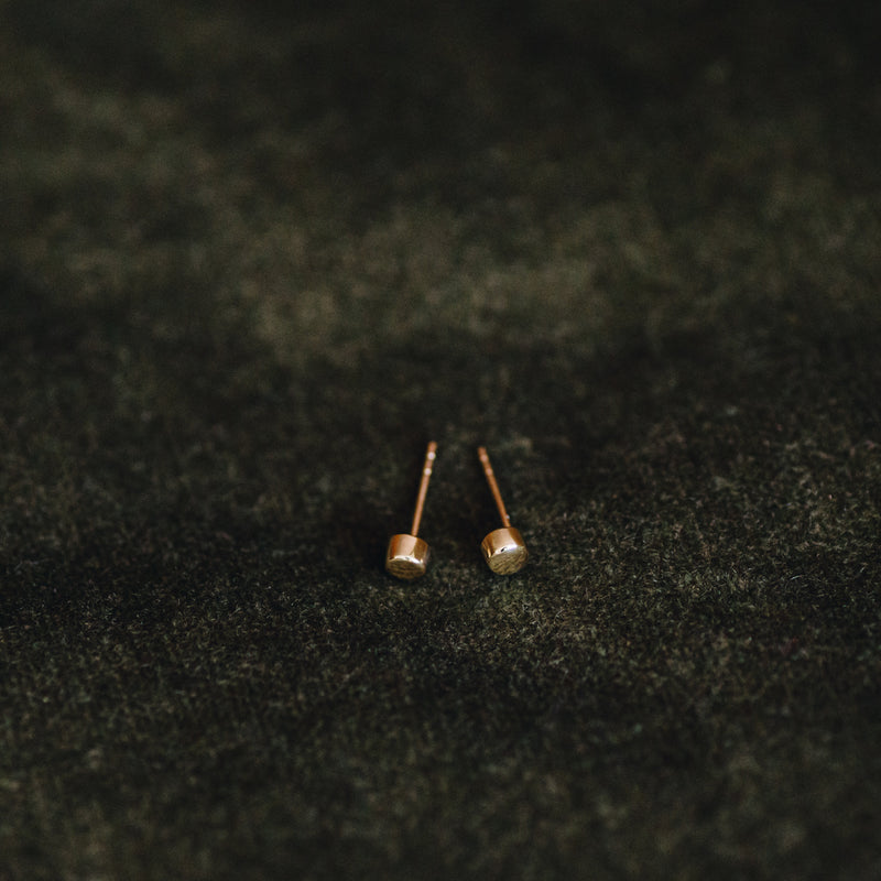 Close-up of Soleil 14K solid gold round stud earrings – minimalist 3mm everyday style