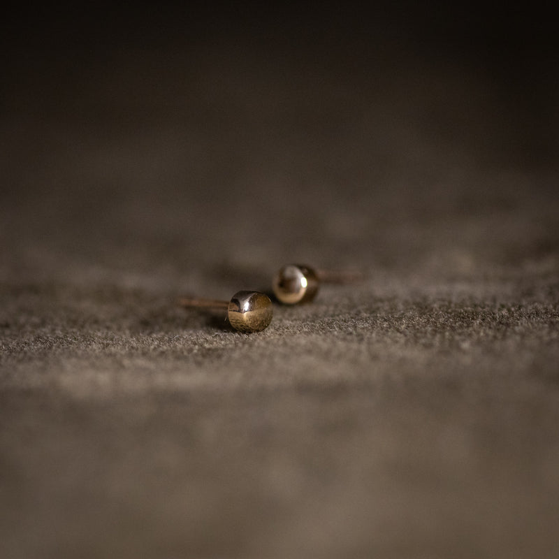 Close-up of Soleil 14K solid gold round stud earrings – minimalist 3mm everyday style