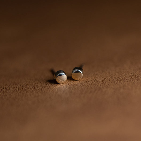 Close-up of Soleil 14K solid gold round stud earrings – minimalist 3mm everyday style