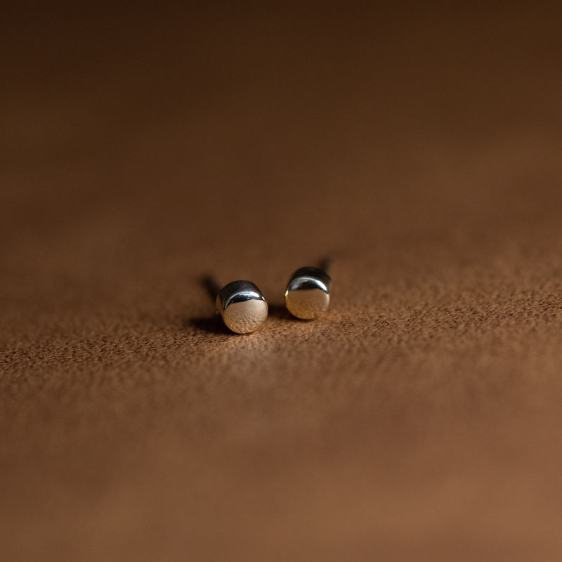 Close-up of Soleil 14K solid gold round stud earrings – minimalist 3mm everyday style