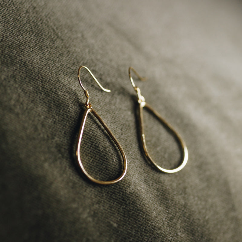 Marguerite teardrop loop earrings in 18k gold plated sterling silver – classic and elegant design