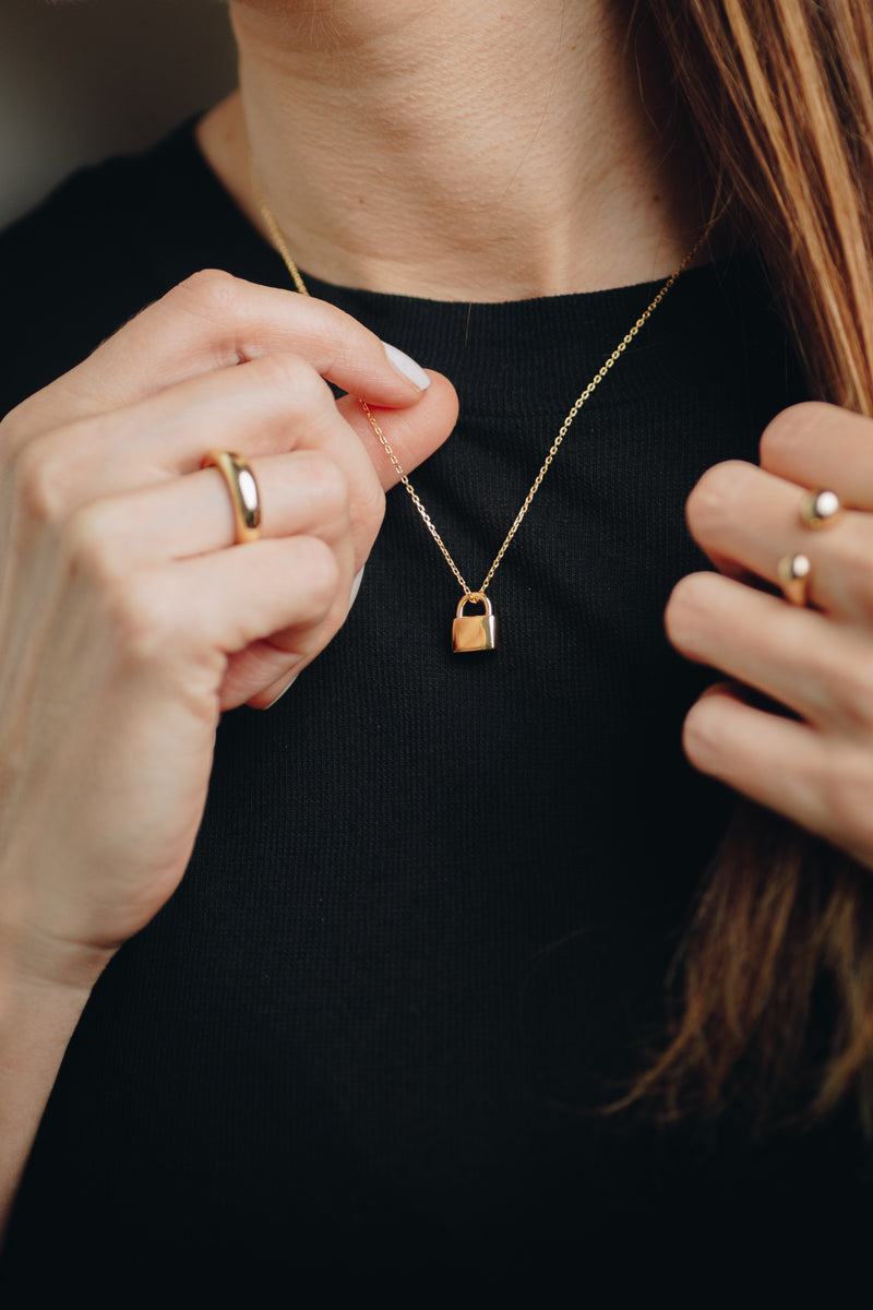 Le Secret lock pendant necklace in 18k gold plated sterling silver – delicate and symbolic design