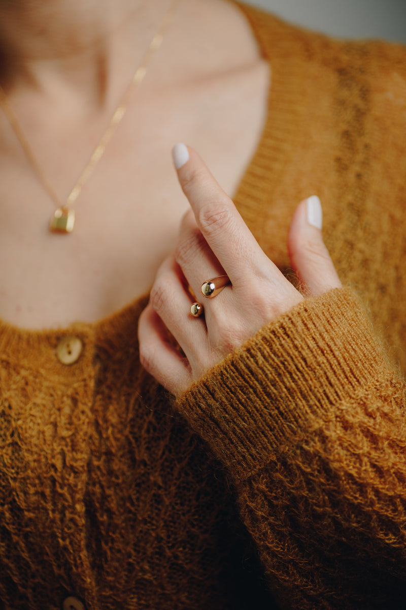 Le Secret lock pendant necklace in 18k gold plated sterling silver – delicate and symbolic design